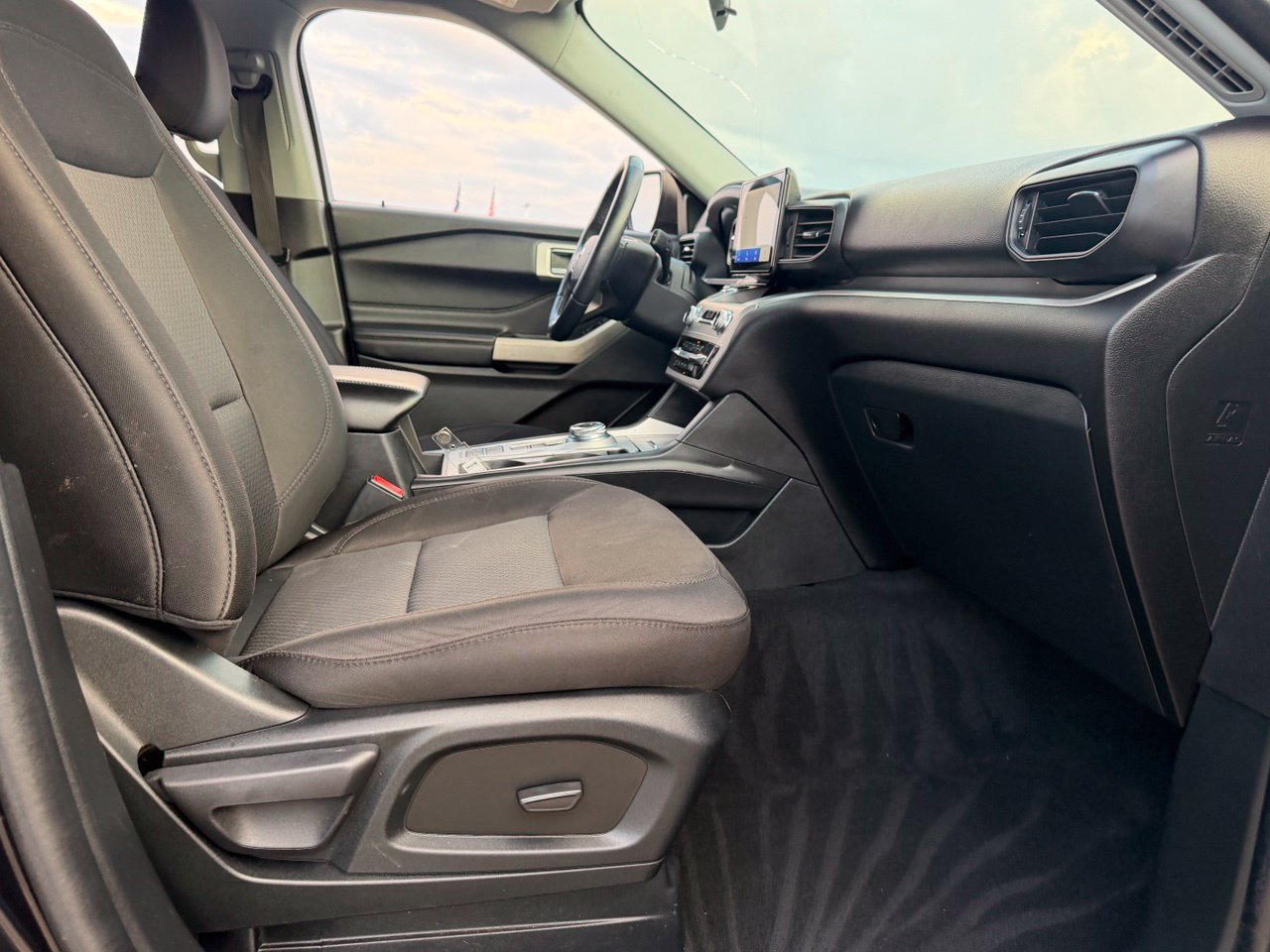 Used 2022 Ford Explorer XLT RWD image 38