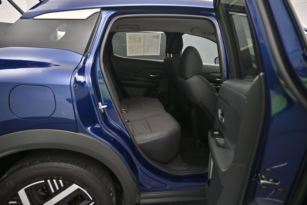 Used 2025 Nissan Kicks SV FWD image 25