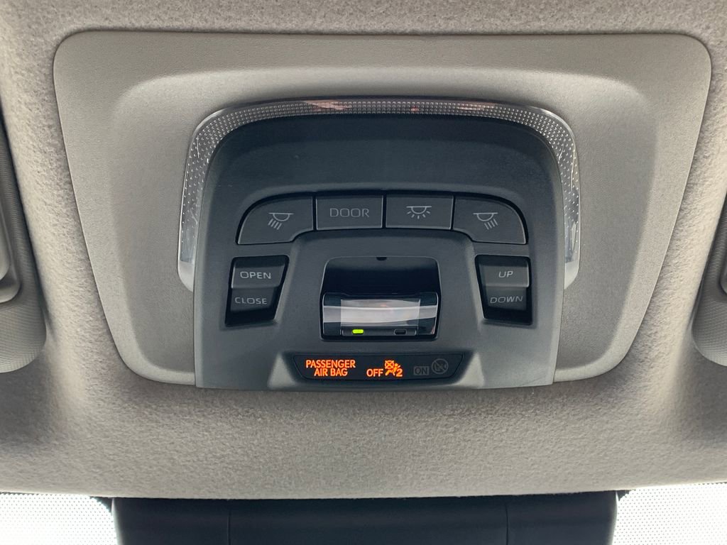Used 2023 Toyota Corolla Cross XLE w/ Convenience Package FWD image 21