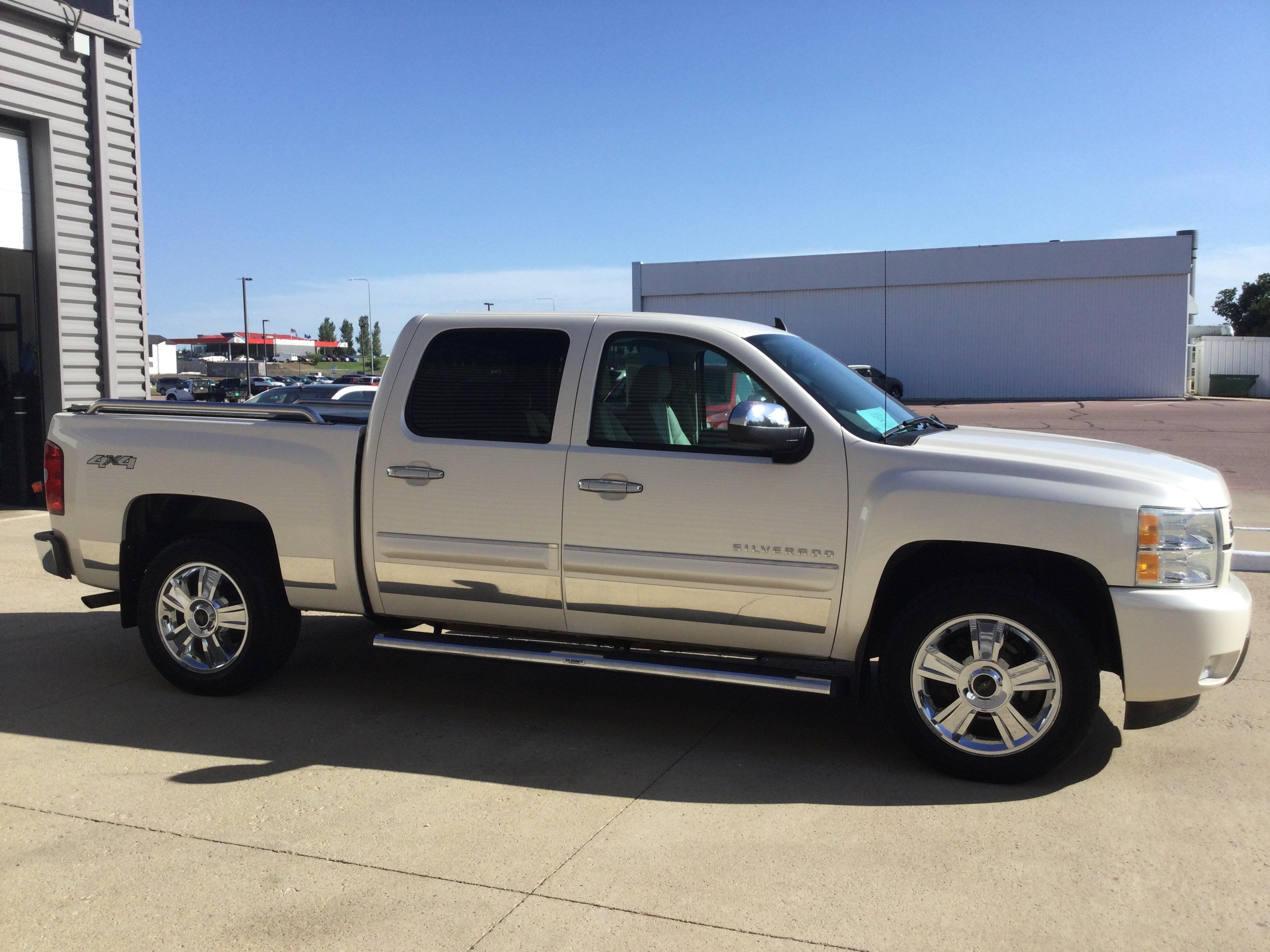 Used 2013 Chevrolet Silverado 1500 LTZ w/ LTZ White Diamond Edition AWD/4WD image 3
