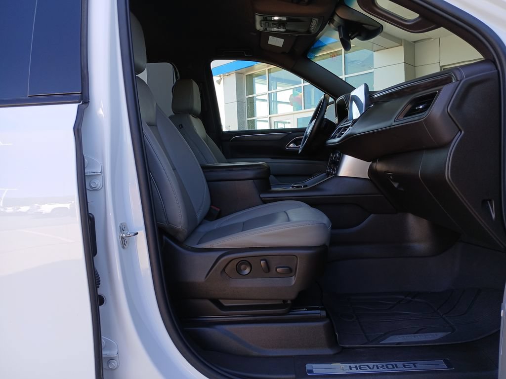 Used 2024 Chevrolet Suburban Z71 w/ Luxury Package AWD/4WD image 29