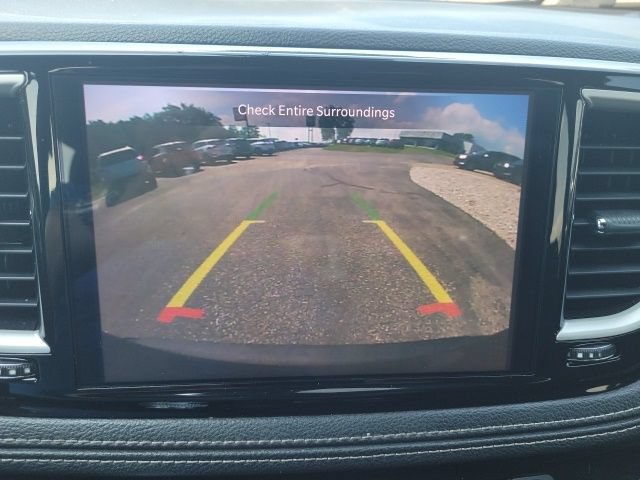 Used 2023 Chrysler Pacifica Touring FWD image 42