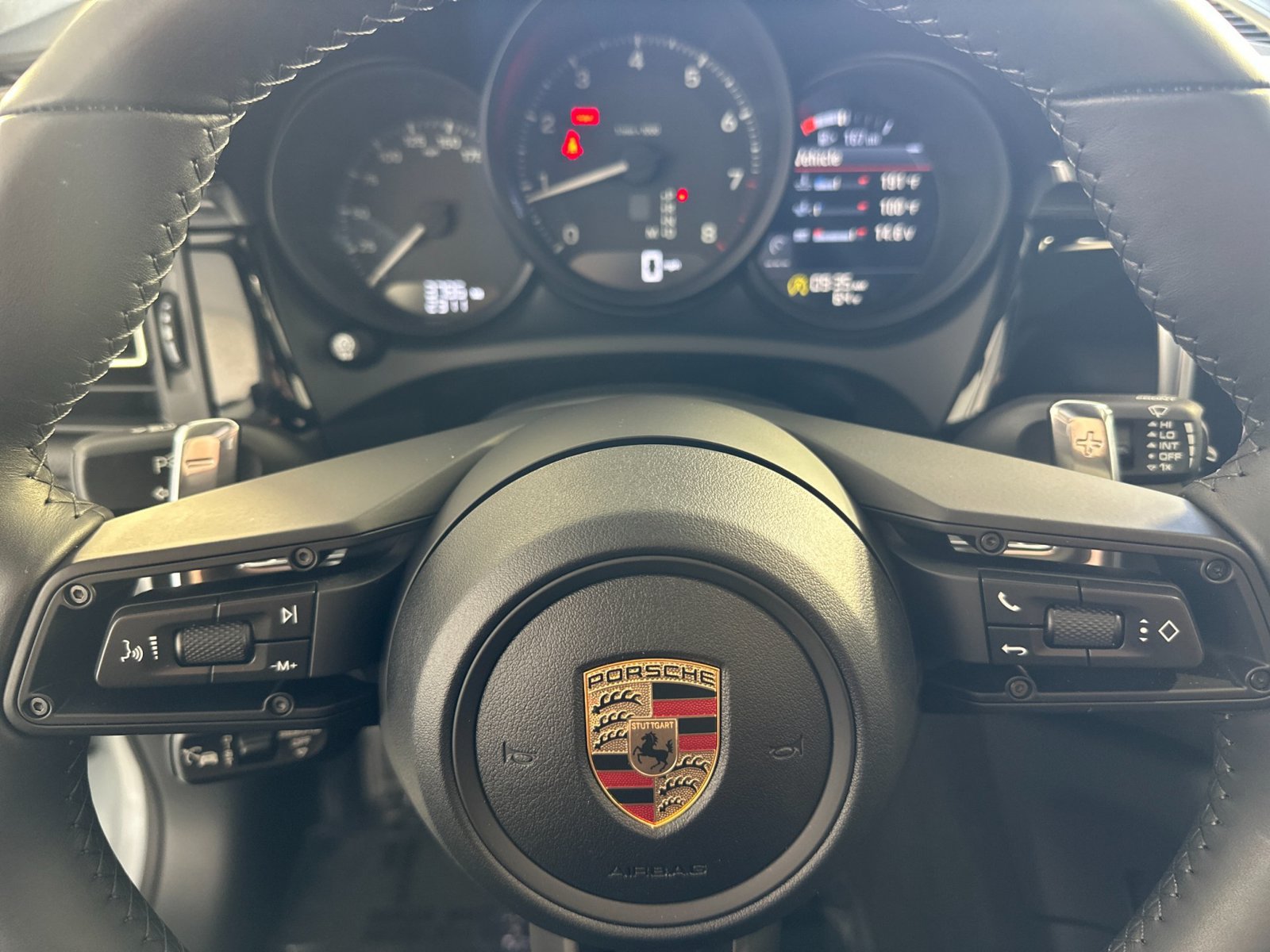 Certified 2026 Porsche Macan AWD/4WD image 27