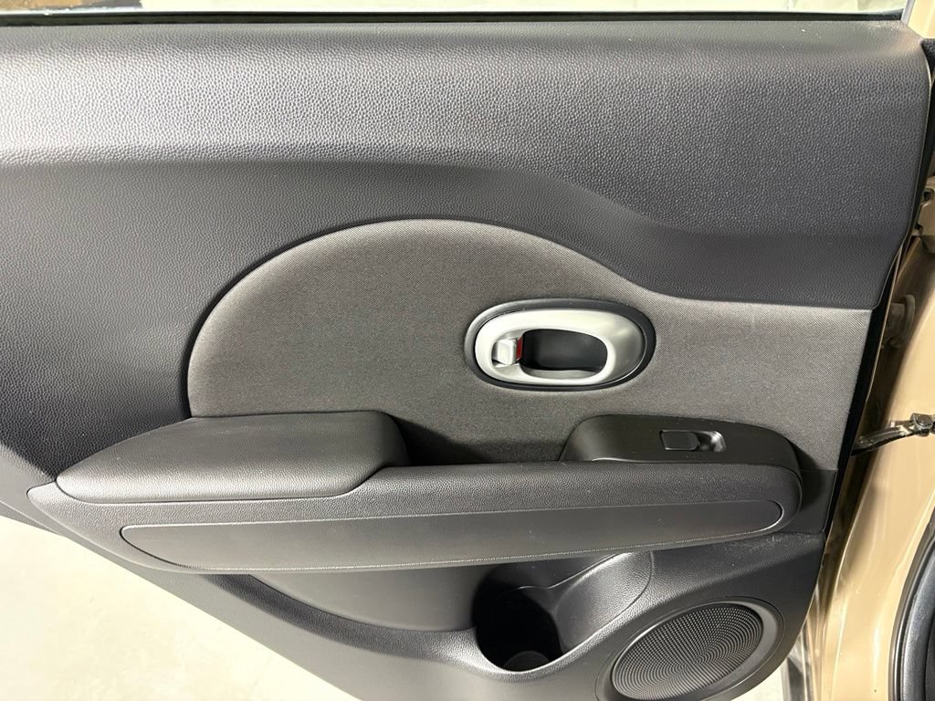 Used 2016 Kia Soul FWD image 31