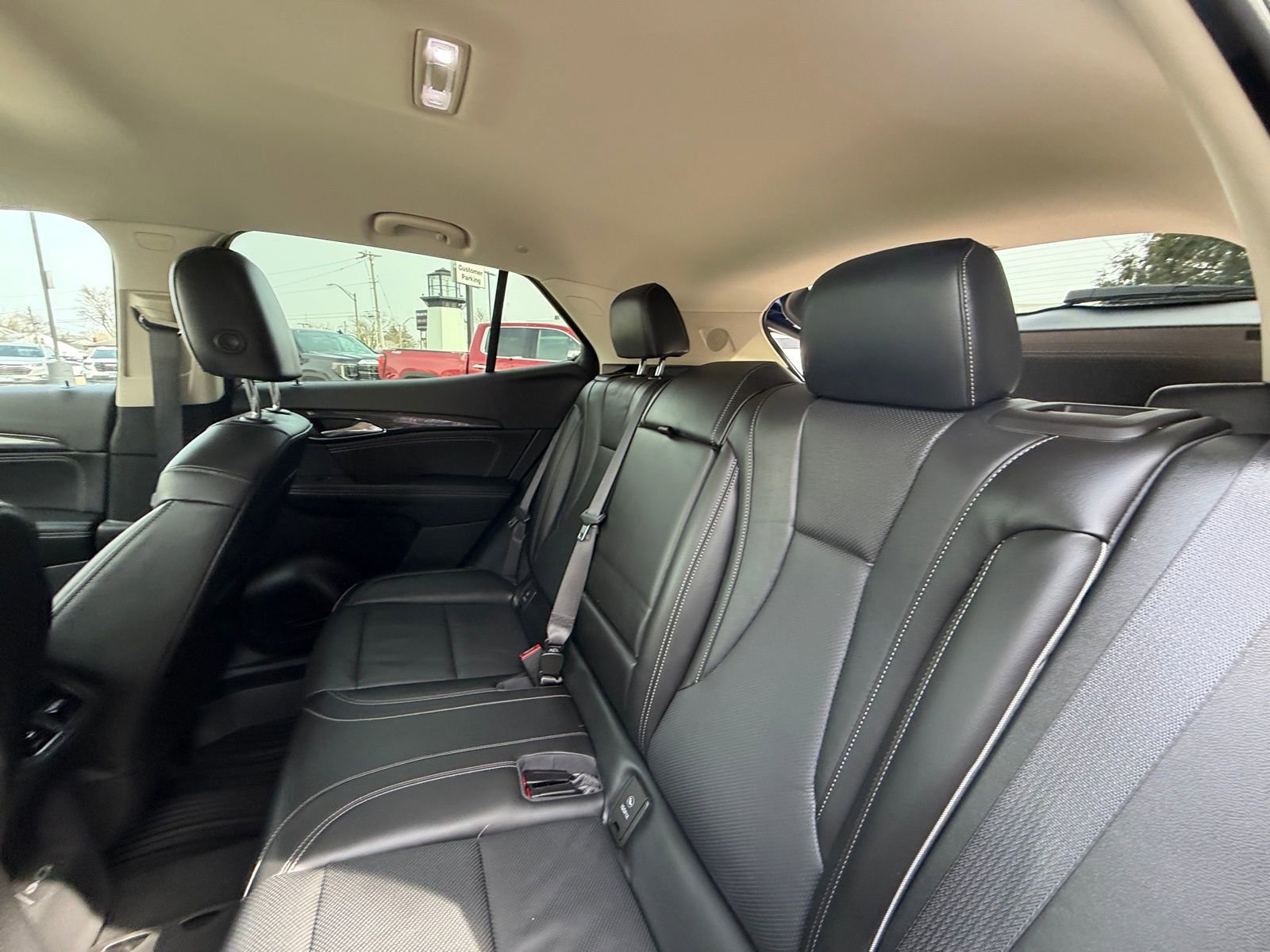 Used 2023 Buick Envision Essence image 25