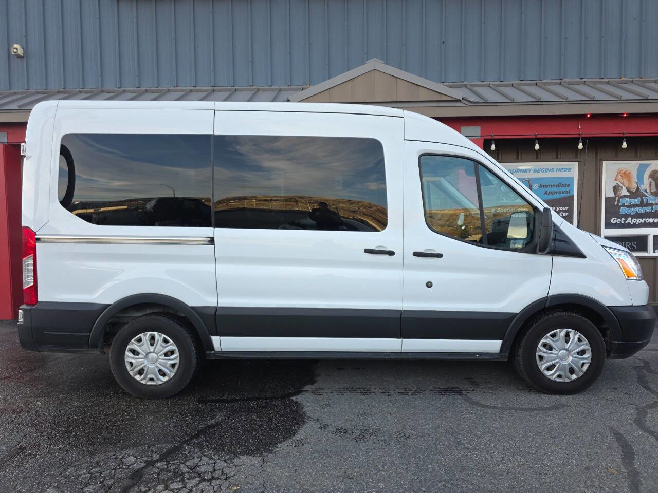 Used 2019 Ford Transit 150 XLT image 17