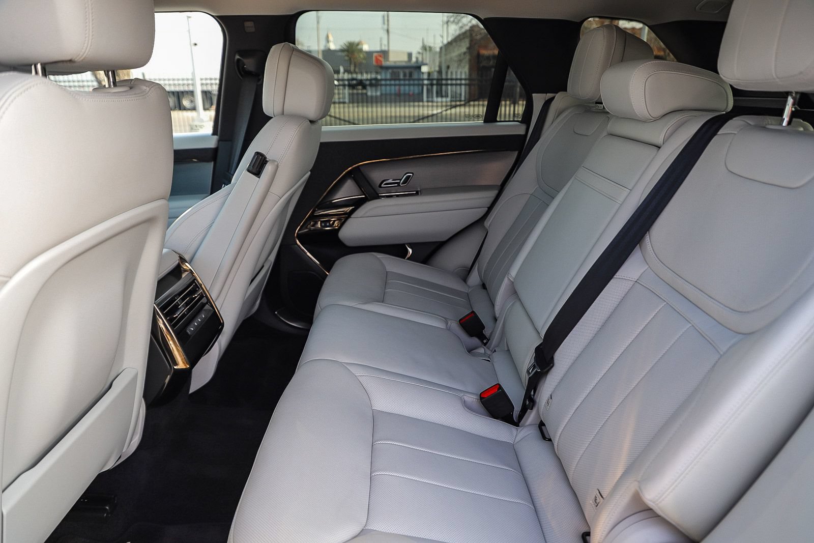 Certified 2024 Land Rover Range Rover Sport SE AWD/4WD image 19