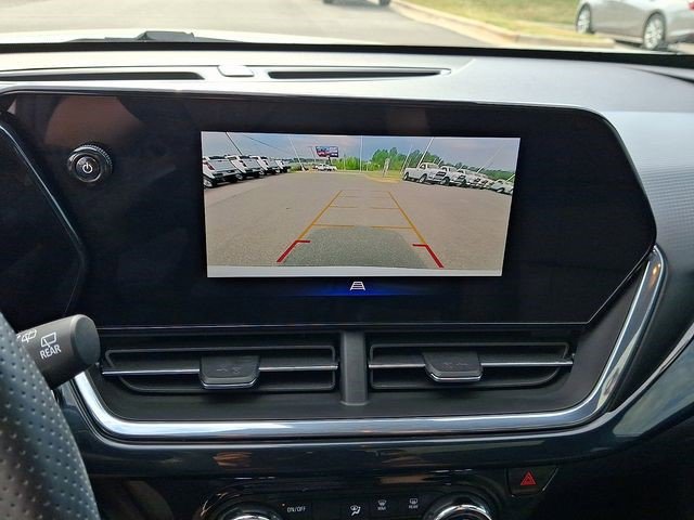 Certified 2025 Chevrolet Trax RS w/ Sunroof Package FWD image 17