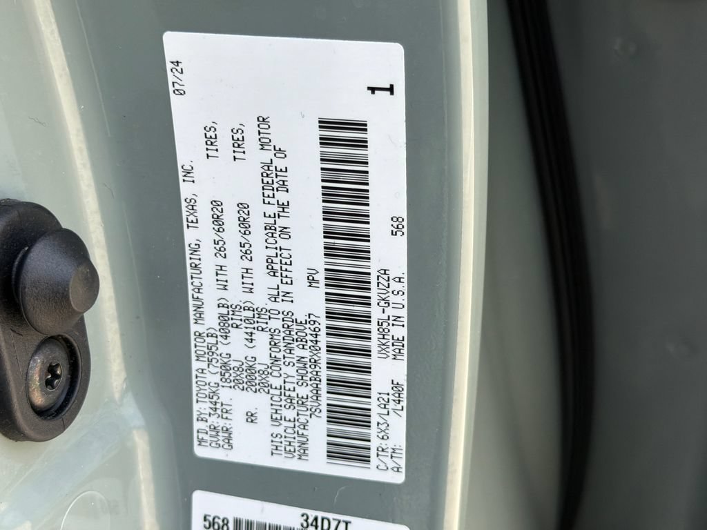 Used 2024 Toyota Sequoia Platinum AWD/4WD image 40