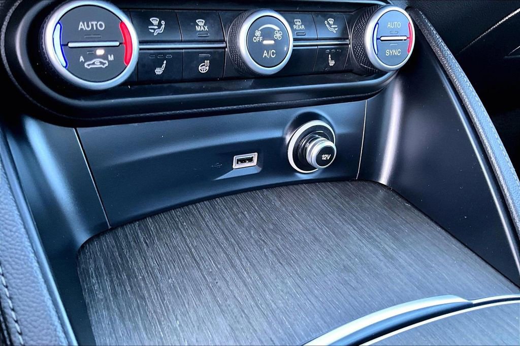 Used 2022 Alfa Romeo Stelvio Ti AWD/4WD image 27