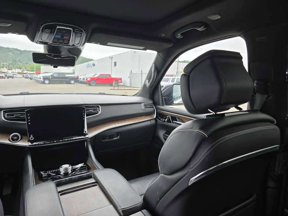 Used 2023 Jeep Grand Wagoneer Series II AWD/4WD image 14