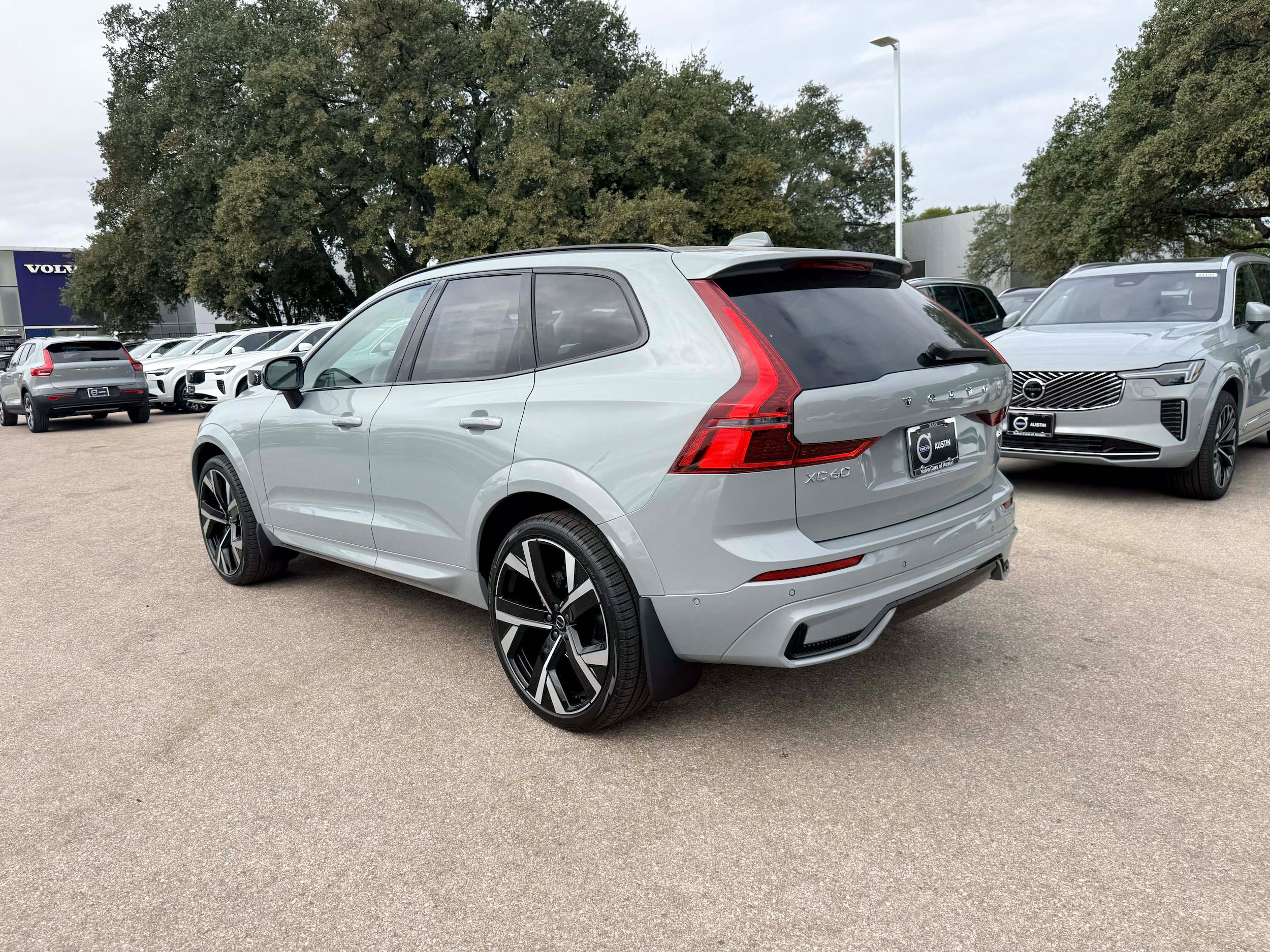 Used 2026 Volvo XC60 B5 Ultra w/ Climate Package AWD/4WD image 4