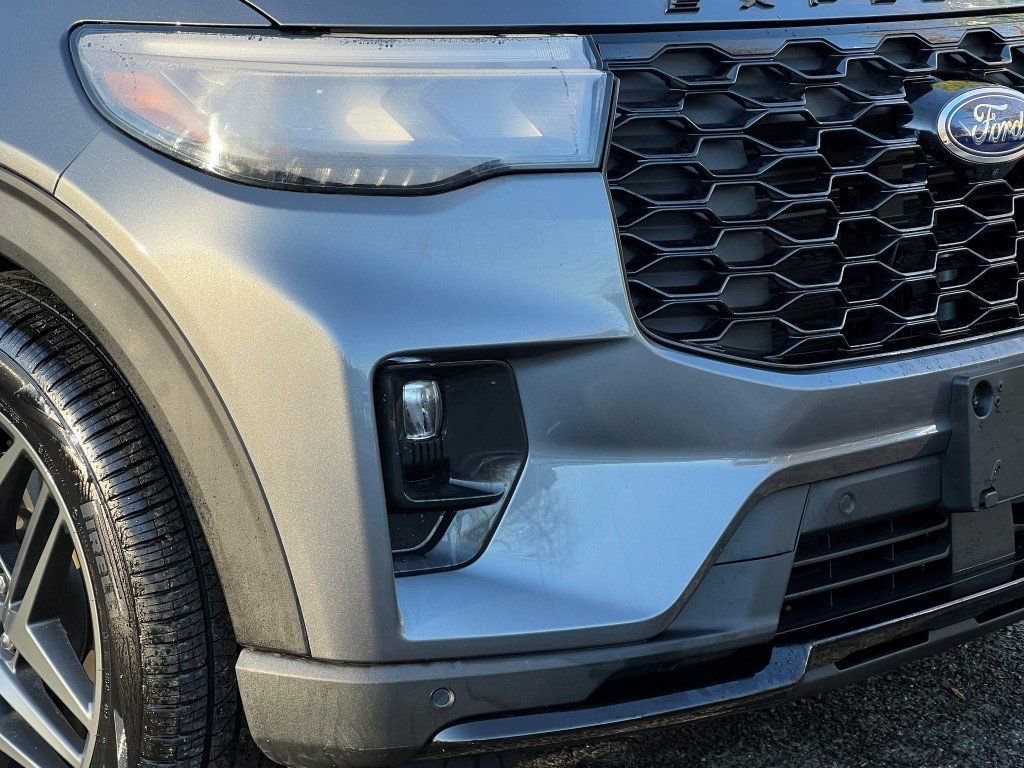 Used 2025 Ford Explorer ST image 7