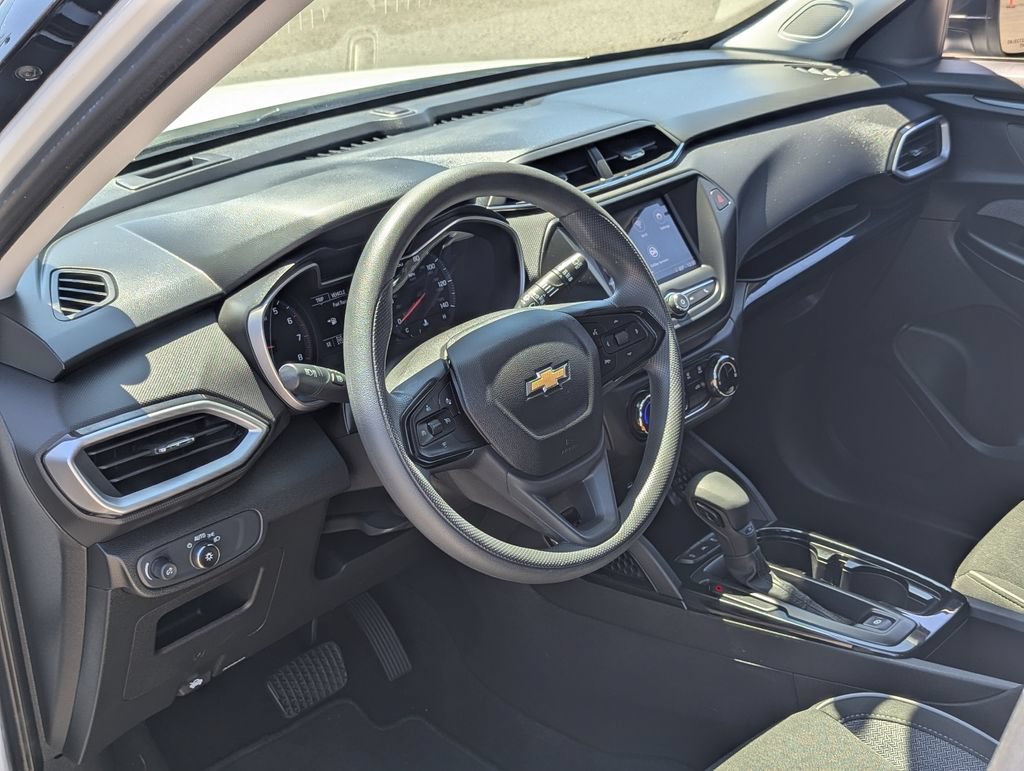 Used 2022 Chevrolet TrailBlazer LS w/ LPO, Blackout Package AWD/4WD image 12