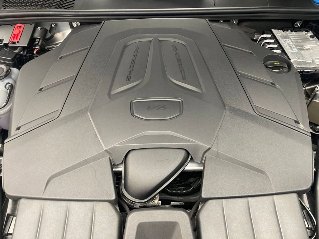 Used 2025 Porsche Cayenne image 16