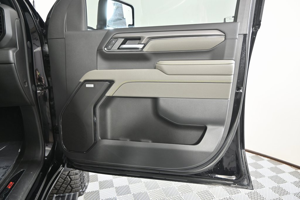 Used 2025 Chevrolet Silverado 2500 ZR2 w/ Technology Package image 13