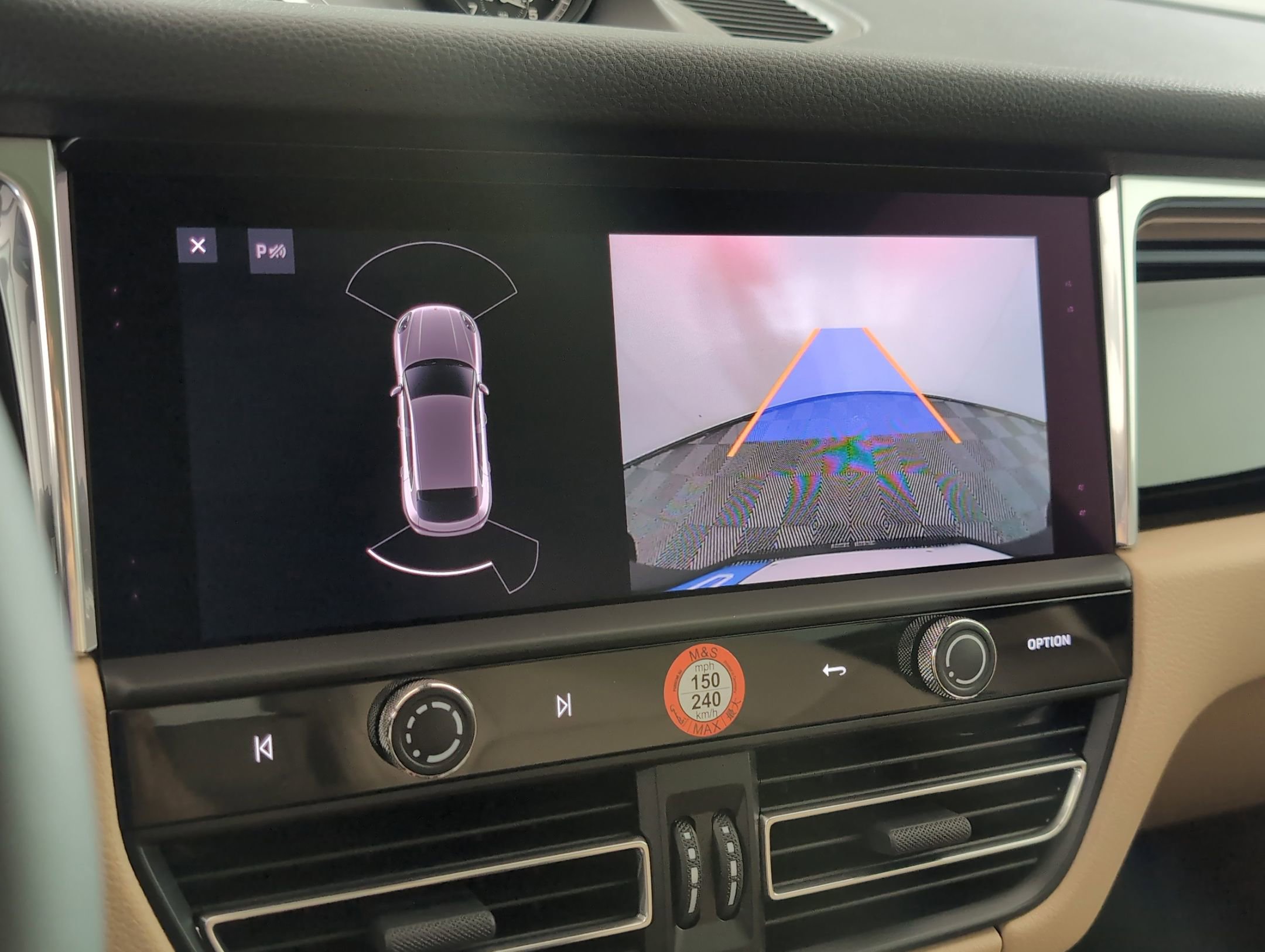 Certified 2025 Porsche Macan AWD/4WD image 23