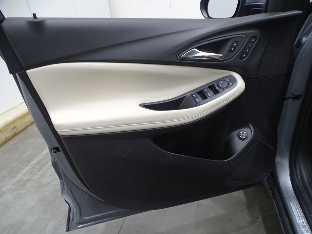 Used 2023 Buick Encore GX Essence w/ Experience Buick Package image 10