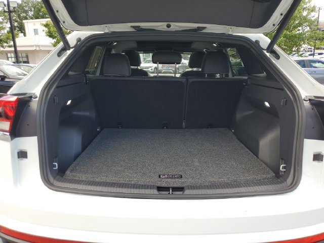 Certified 2025 Volkswagen Atlas Cross Sport SE w/ Panoramic Sunroof Package FWD image 14