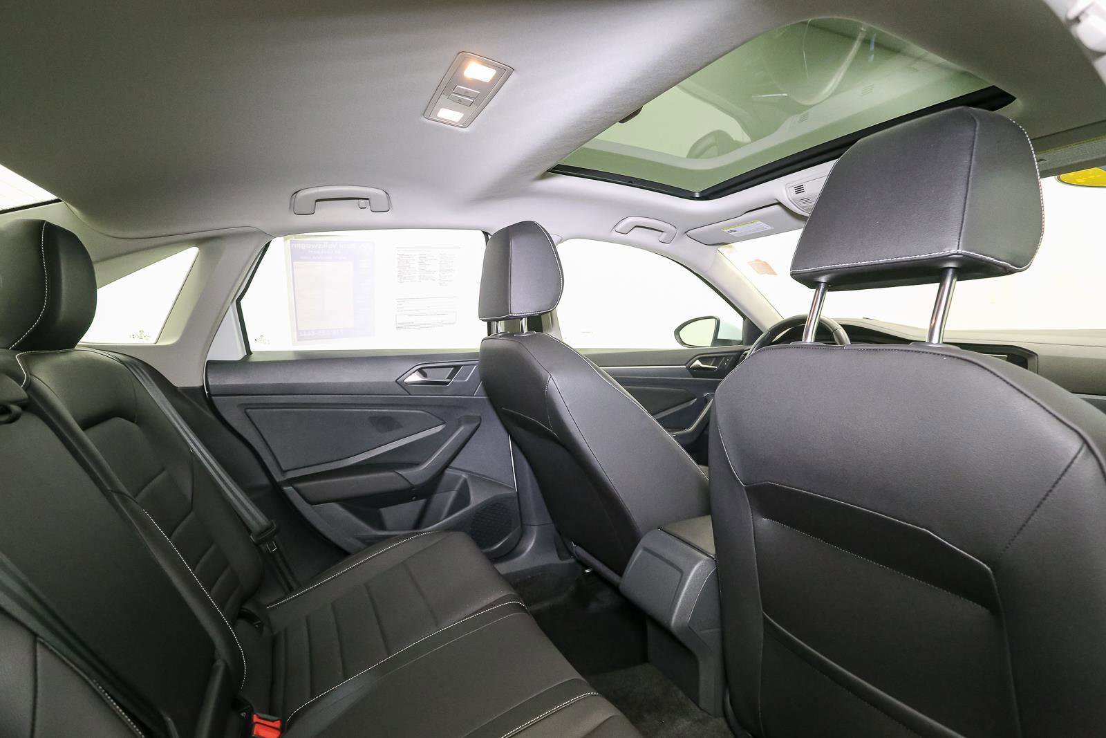 Used 2024 Volkswagen Jetta SE image 24