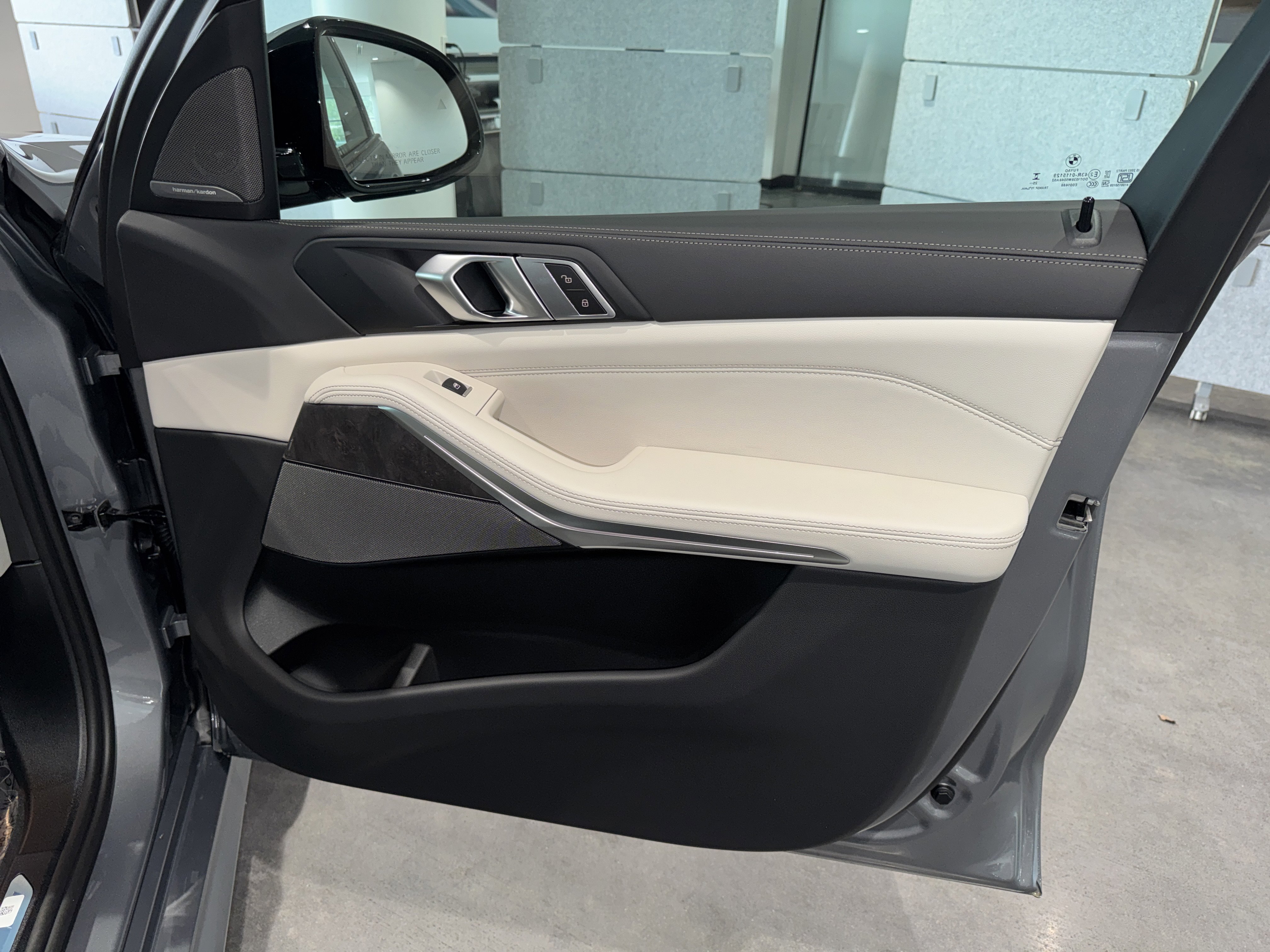 New 2026 BMW X5 sDrive40i image 8