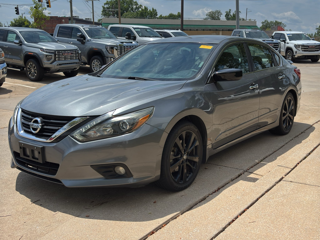 Used 2017 Nissan Altima 2.5 SR w/ Midnight Edition Package FWD image 4
