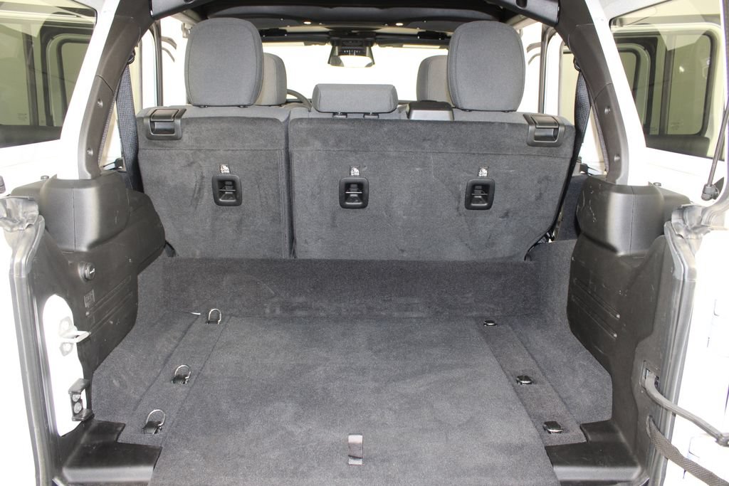 Used 2025 Jeep Wrangler Unlimited Sahara AWD/4WD image 17