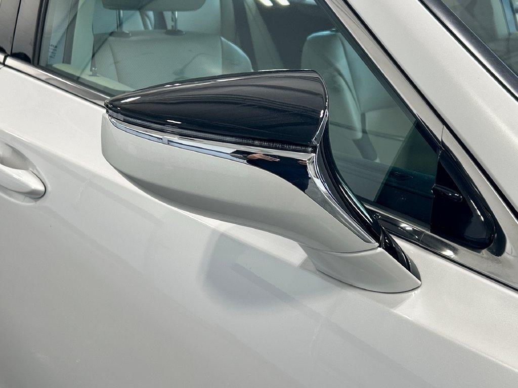 Used 2024 Lexus ES 300h w/ Premium Package FWD image 13