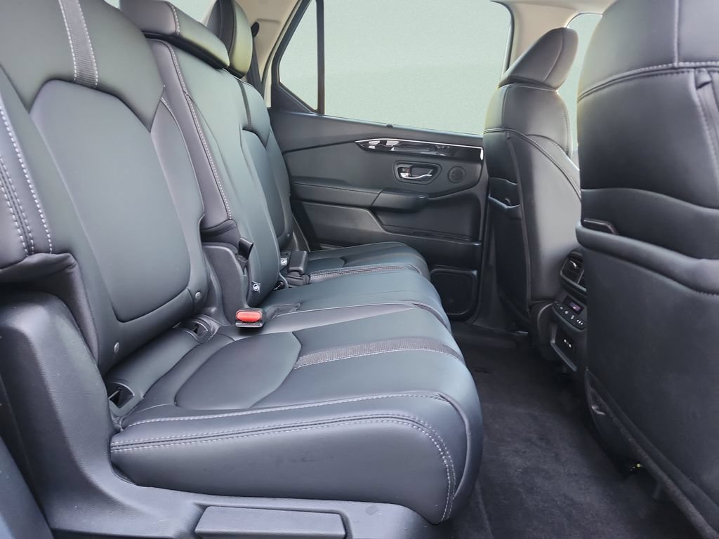 Used 2025 Honda Pilot EX-L image 33