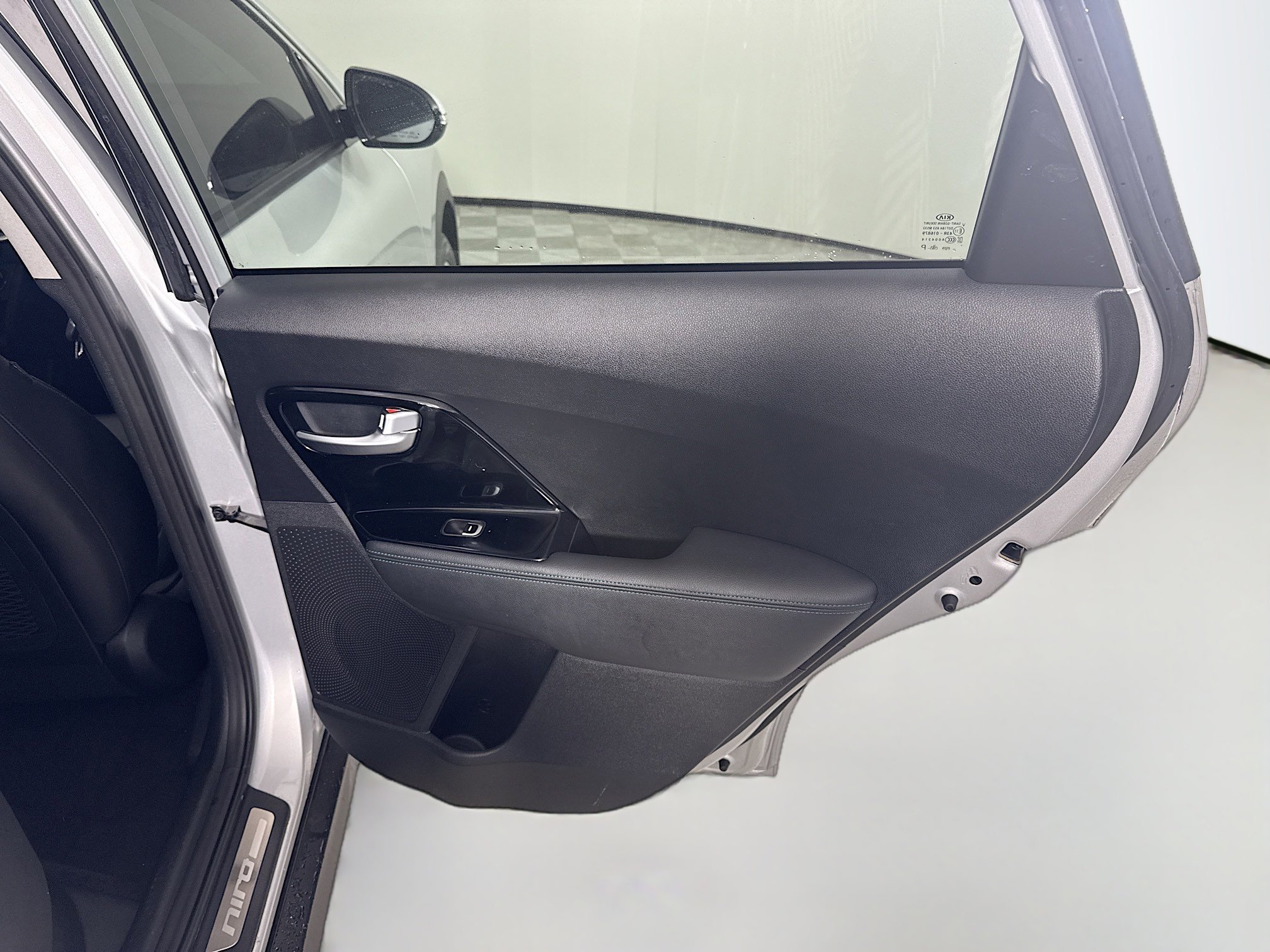 Used 2020 Kia Niro EX Premium image 28