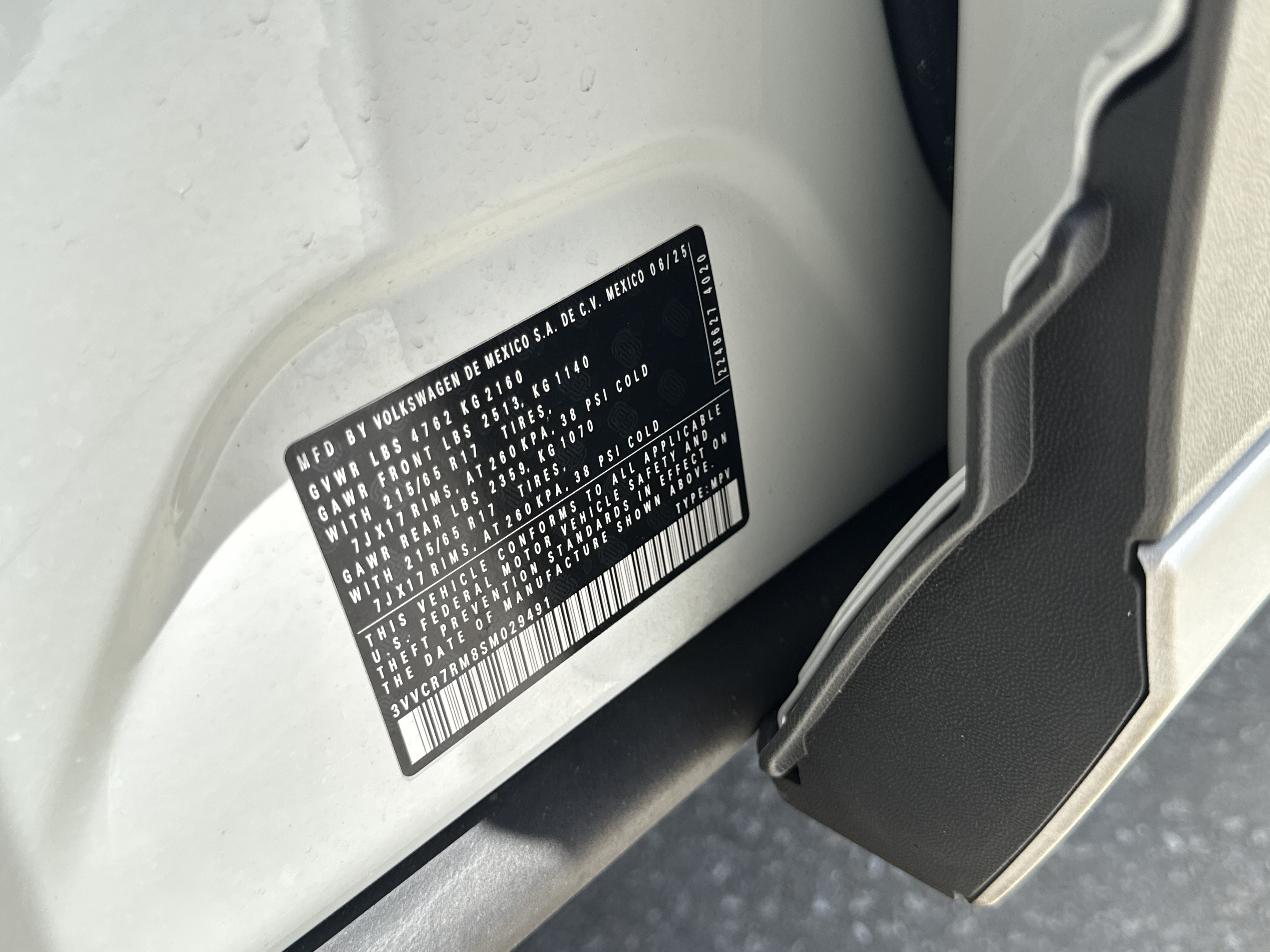 Certified 2025 Volkswagen Tiguan S FWD image 30