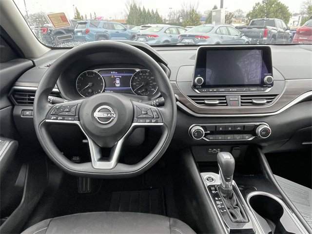 Used 2024 Nissan Altima 2.5 SV image 12