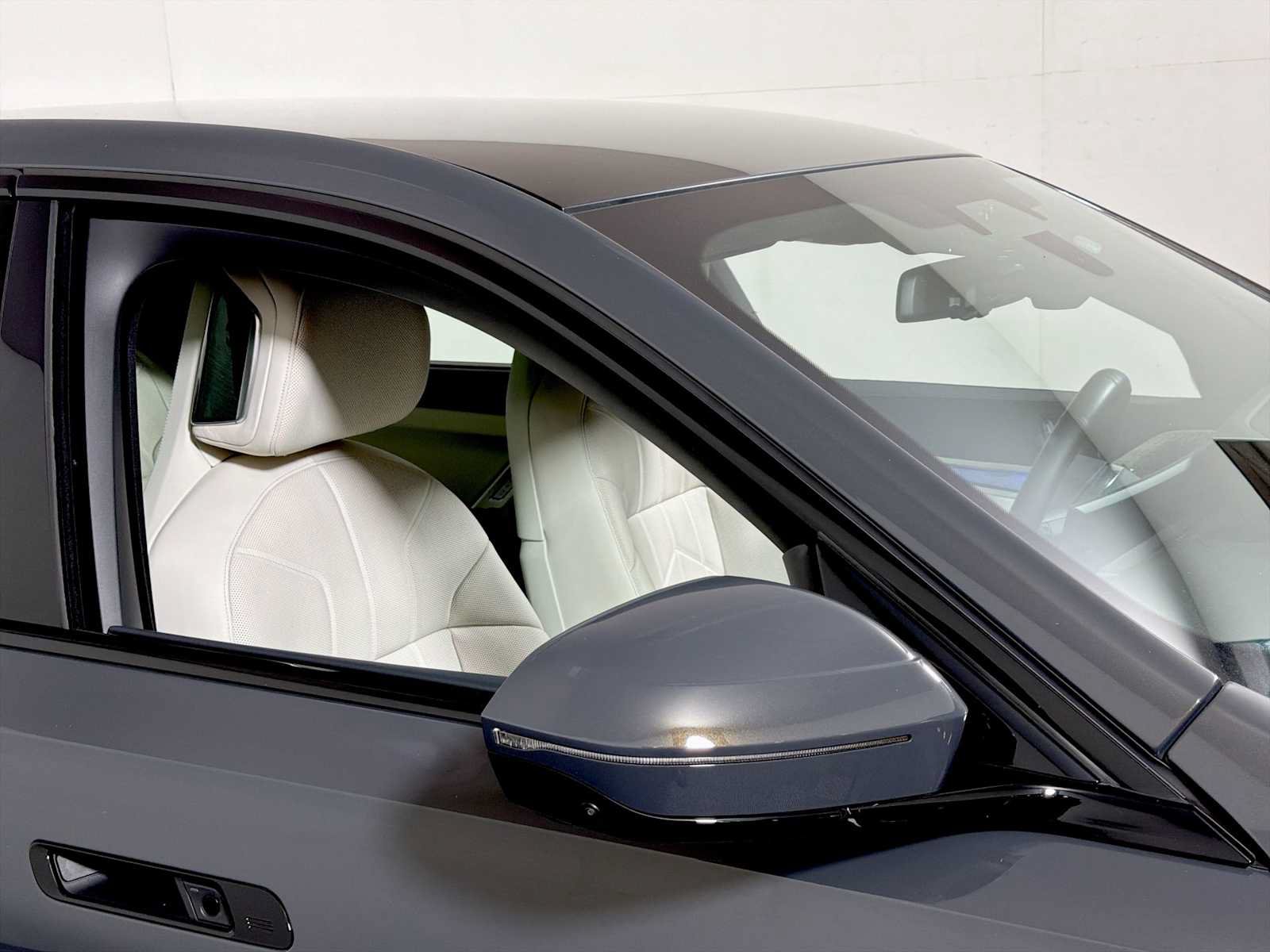 Used 2026 BMW i7 xDrive60 AWD/4WD image 30