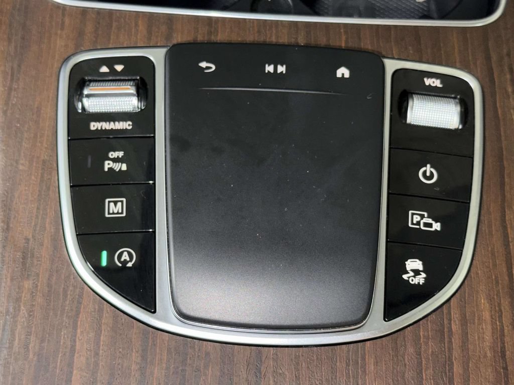 Used 2022 Mercedes-Benz GLC 300 4MATIC w/ Multimedia Package Lite image 22