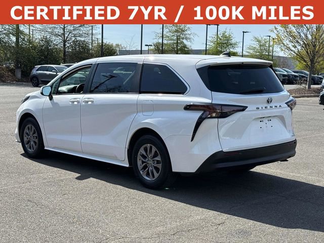 Used 2024 Toyota Sienna LE image 4