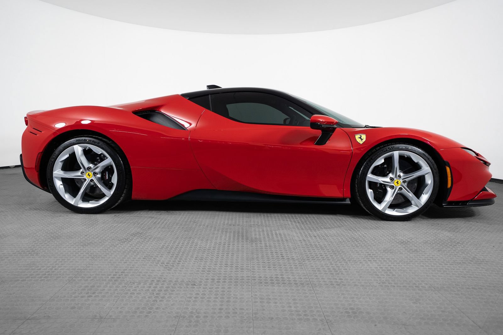Used 2021 Ferrari SF90 Stradale AWD/4WD image 6