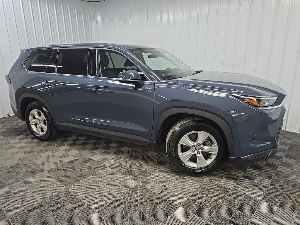Used 2025 Toyota Grand Highlander AWD image 1