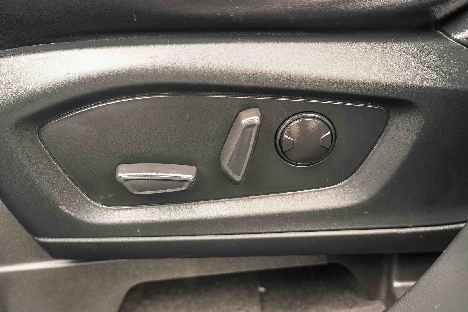 Certified 2021 Ford Explorer XLT w/ Equipment Group 202A RWD image 21