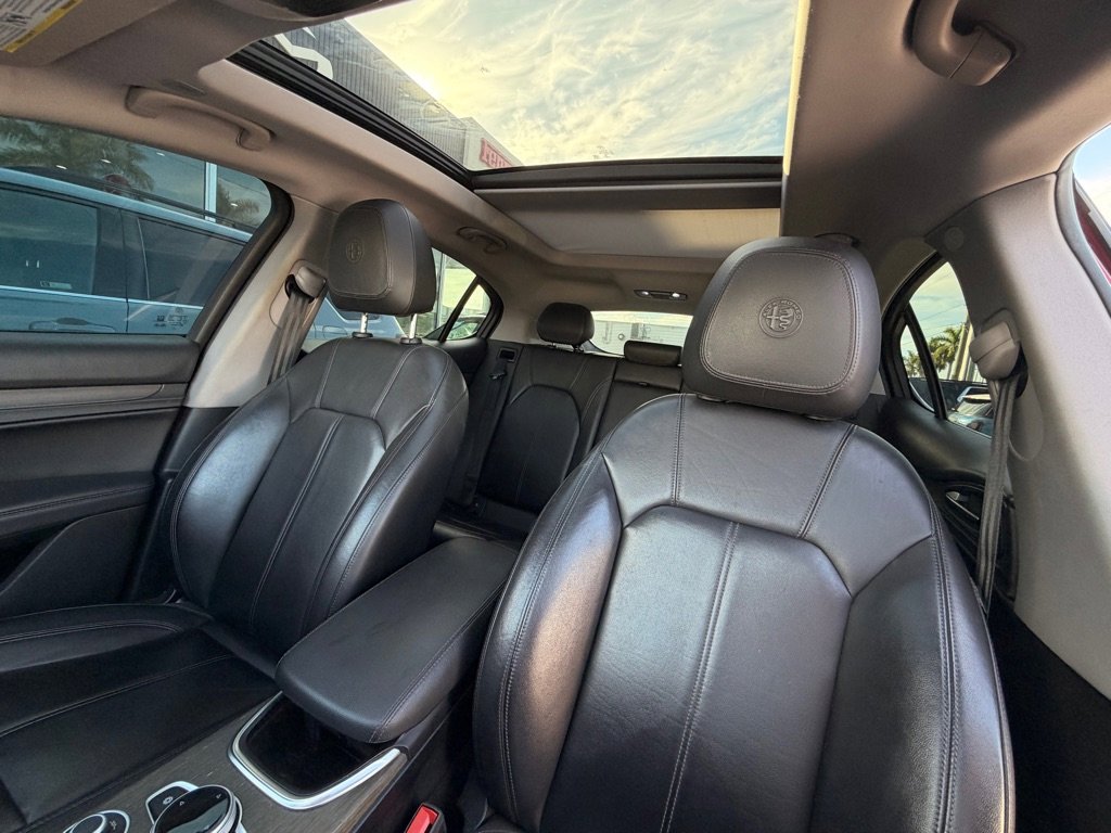 Used 2021 Alfa Romeo Stelvio Ti image 23