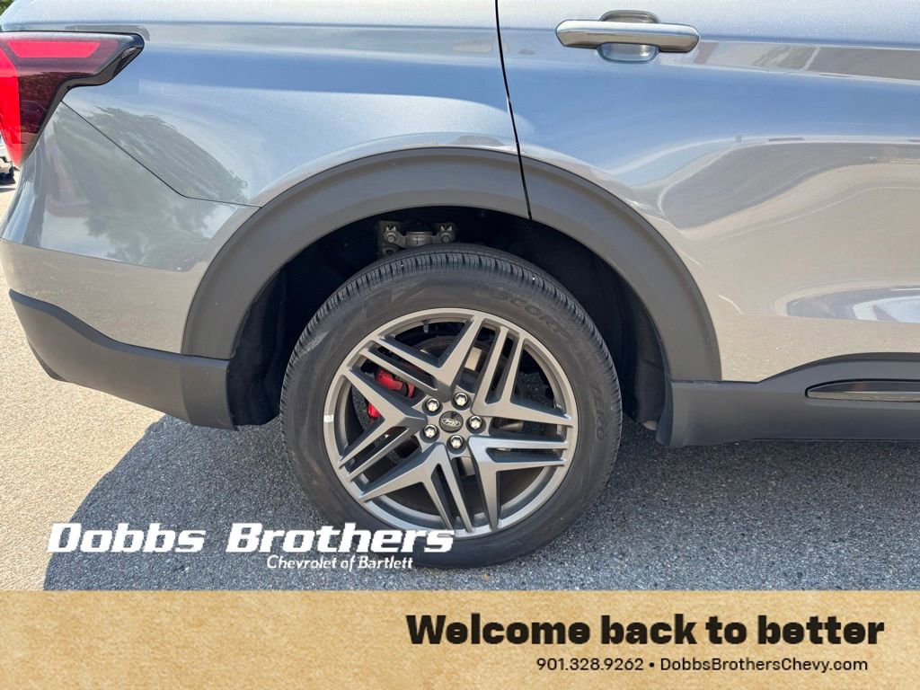 Used 2025 Ford Explorer ST-Line w/ ST-Line Street Pack AWD/4WD image 10