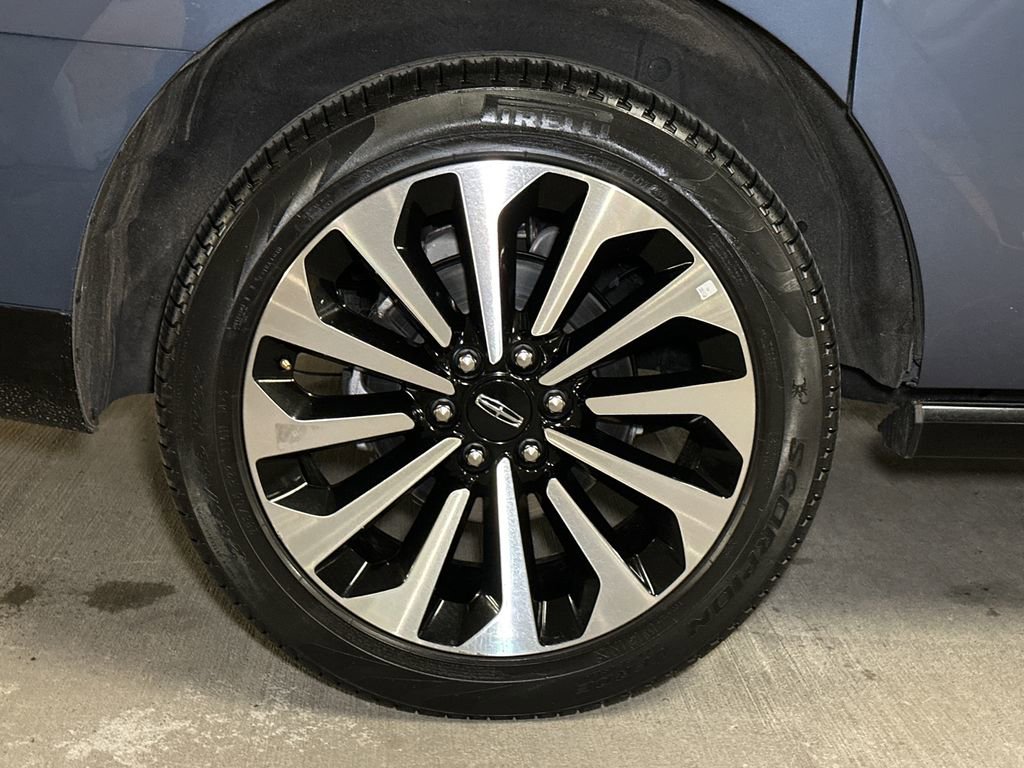 Used 2022 Lincoln Navigator L Reserve image 9