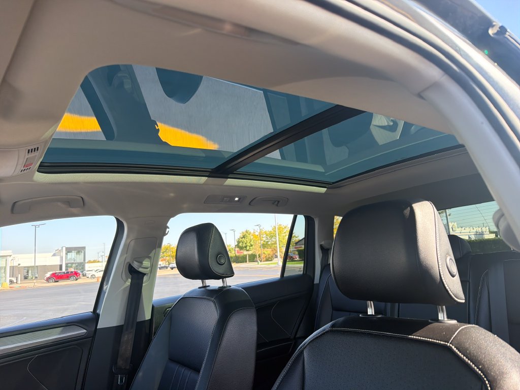 Certified 2023 Volkswagen Tiguan SE w/ Panoramic Sunroof Package AWD/4WD image 19