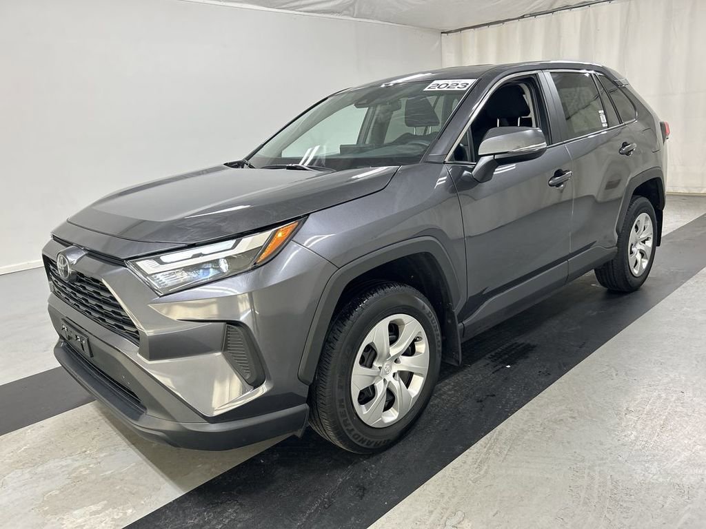 Used 2023 Toyota RAV4 LE AWD/4WD image 5