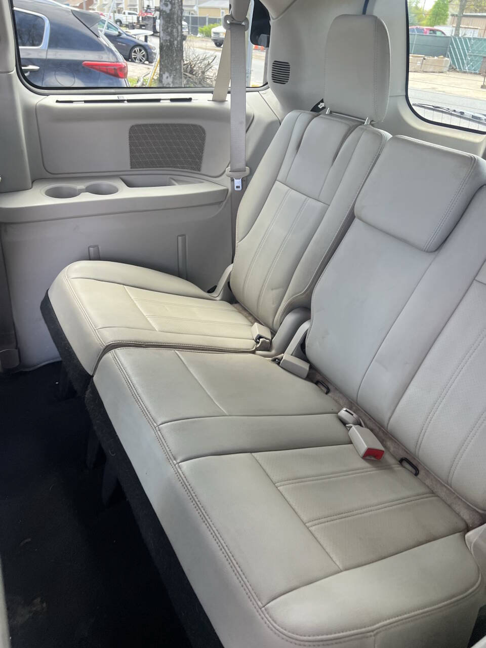 Used 2013 Chrysler Town & Country Touring-L w/ Entertainment Group #2 FWD image 19