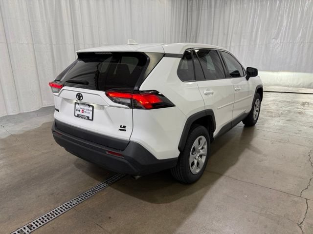 Used 2024 Toyota RAV4 LE AWD/4WD image 4