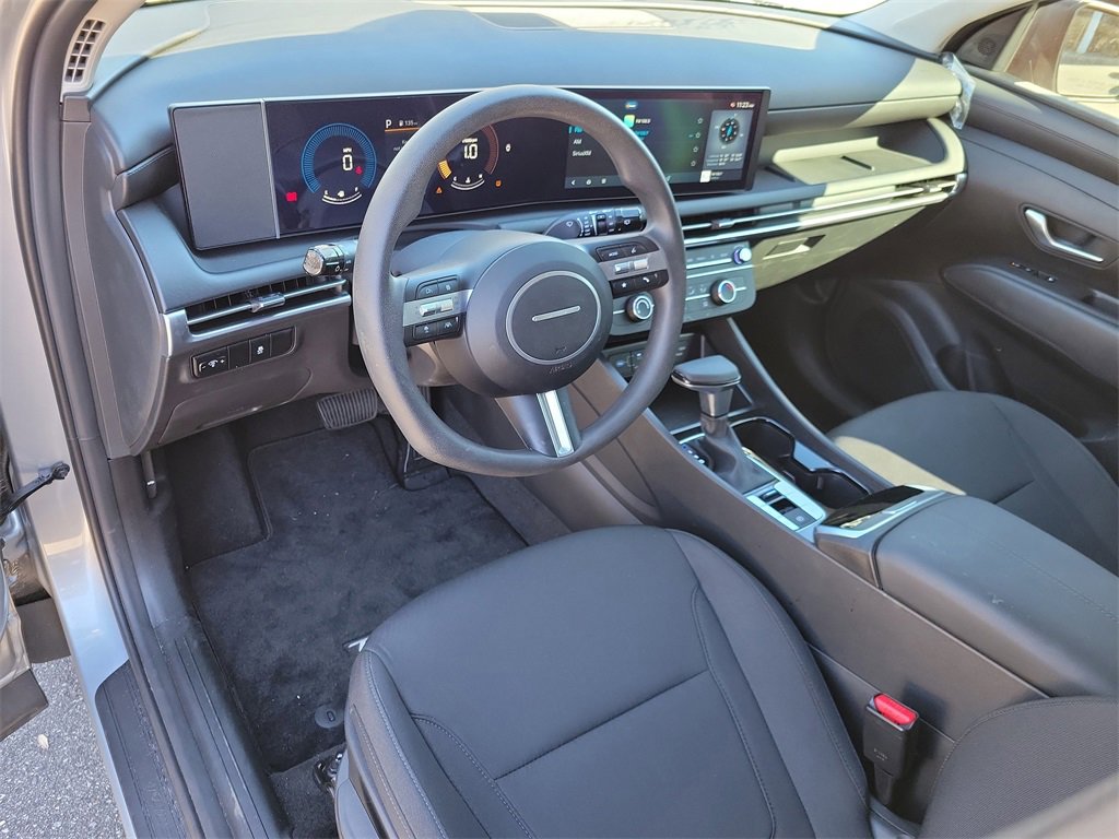 Used 2025 Hyundai Tucson SE image 16