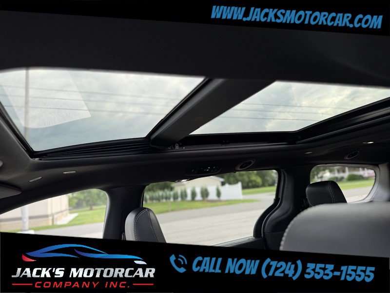 Used 2026 Chrysler Pacifica Limited FWD image 29