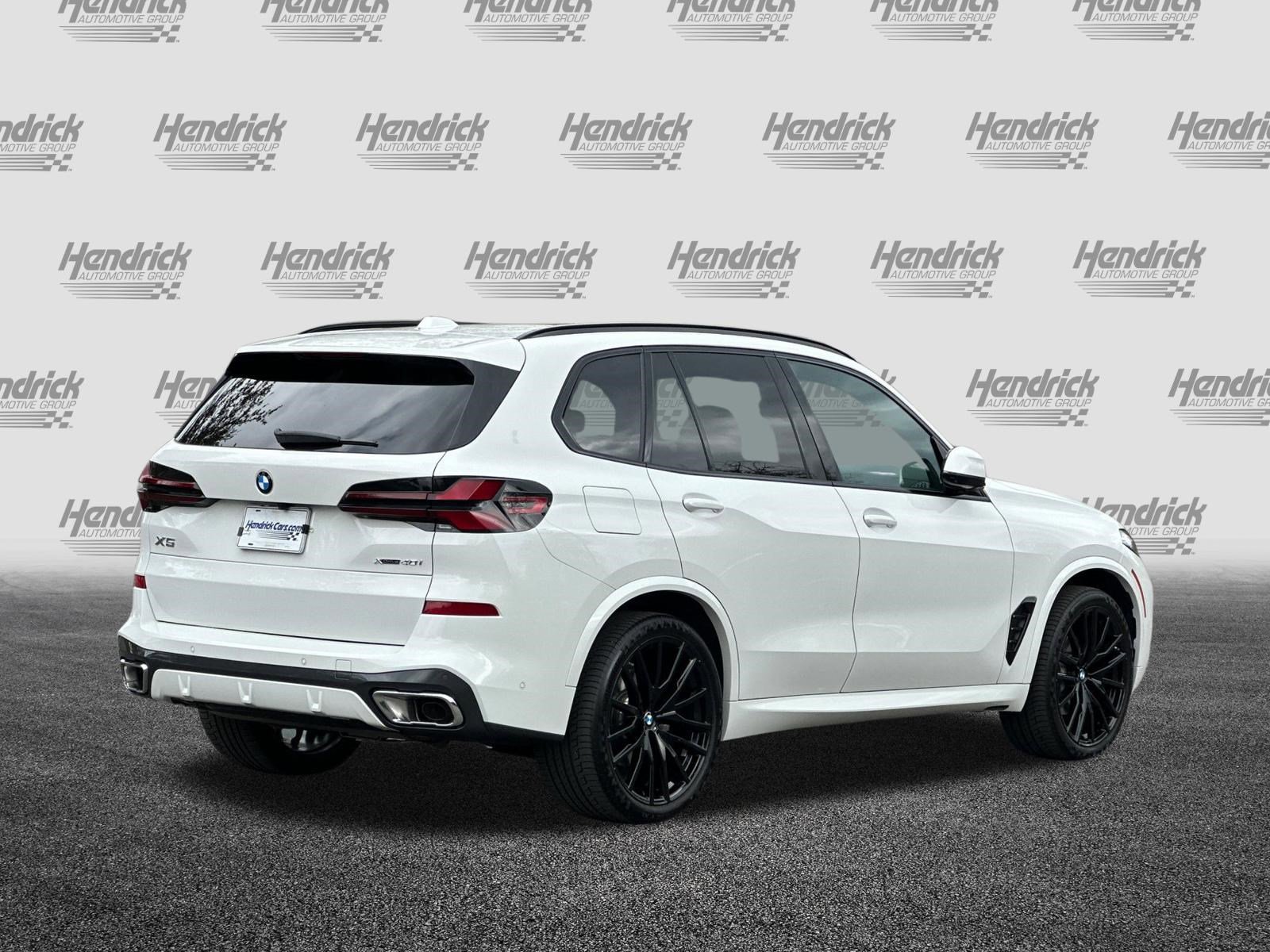 Used 2025 BMW X5 xDrive40i w/ M Sport Package image 5