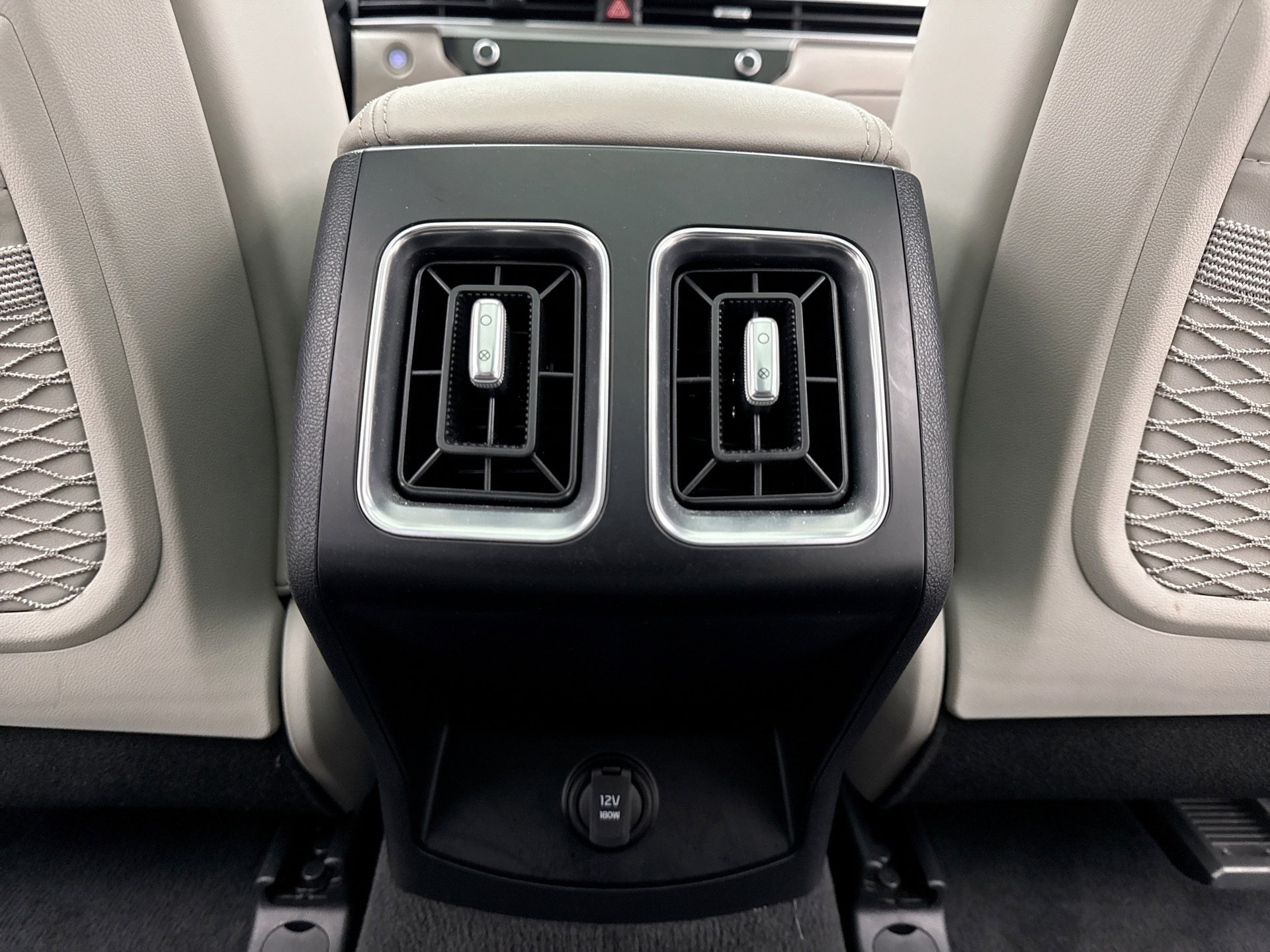 Used 2025 Kia Sorento S w/ Panoramic Sunroof Package image 21