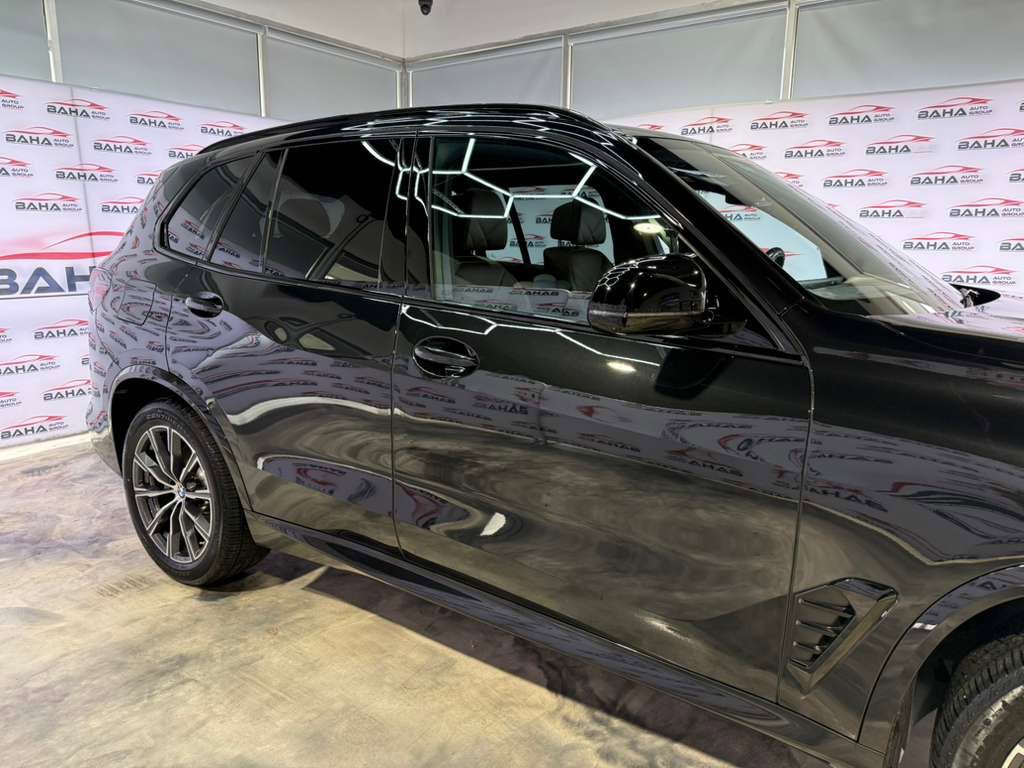 Used 2026 BMW X5 M60i image 9